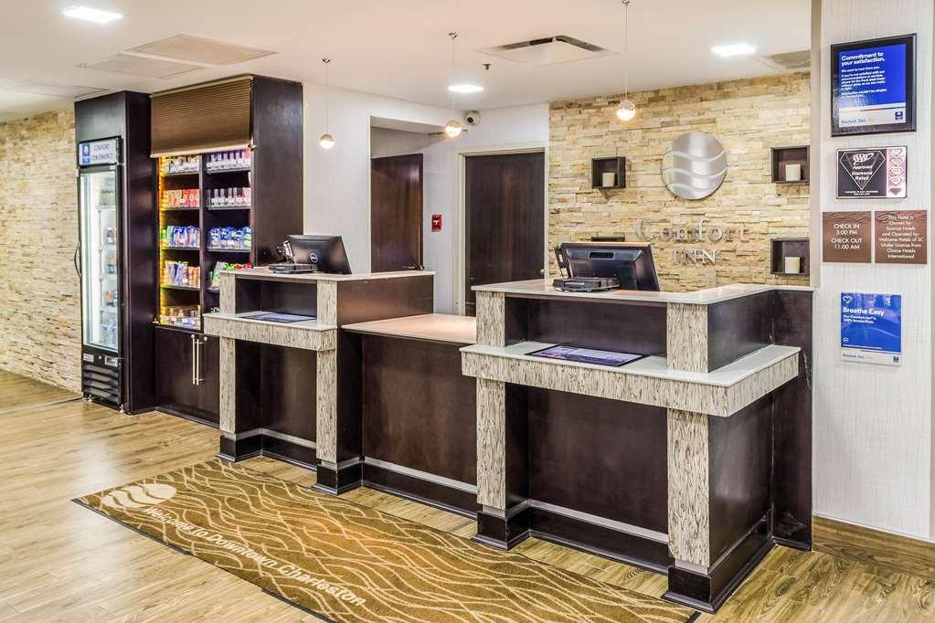 Comfort Inn Downtown Charleston Beltér fotó